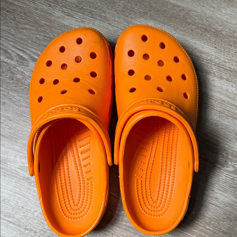 CROCS women’s ' Vibrant Orange Water Shoes